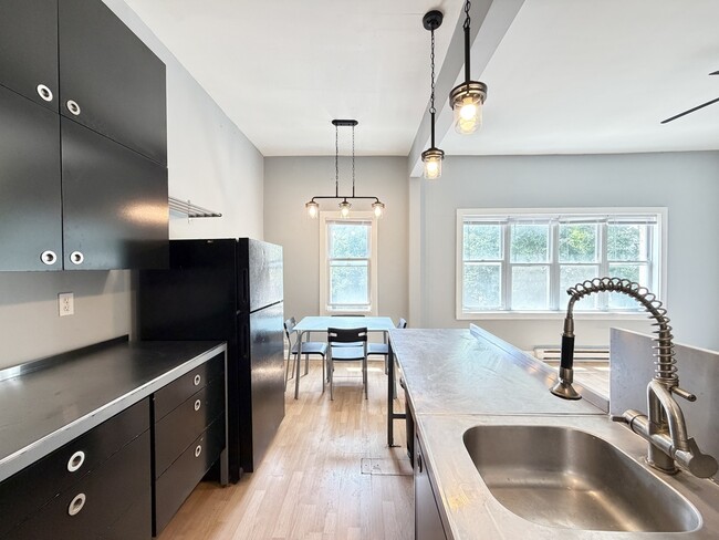 Photo - 2040 W 19th St Unidad F3
