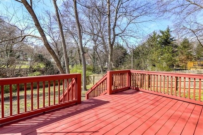 Photo - 980 Longley Ave NW