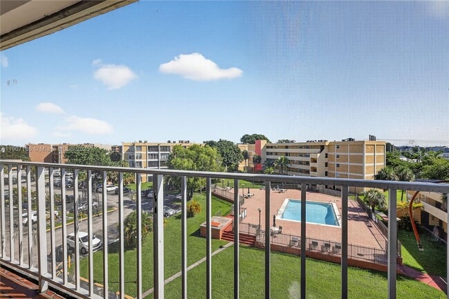 Building Photo - 9210 Fontainebleau Blvd Unit 505