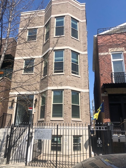 Building Photo - 1826 W Erie St Rental
