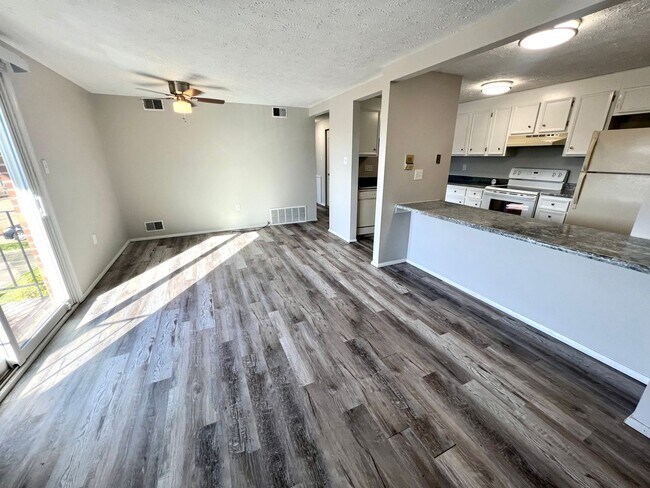 Photo - Stunning Condo Unit - 2 Bedroom with Balcony - Hopewell Township