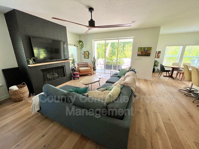 Photo - 261 Starnberg Ct