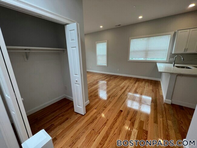 Photo - 126 Cross St Unit 6