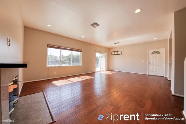 Photo - 4 br, 2.5 bath Condo - 20300 Vanowen Stree...