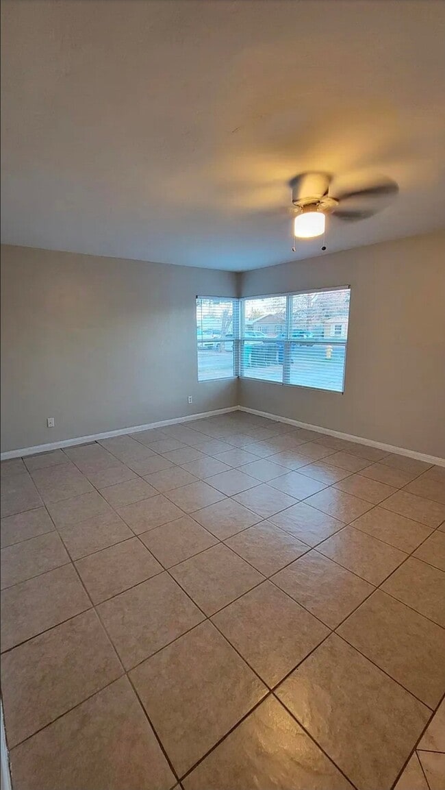 Photo - 730 E 1st St