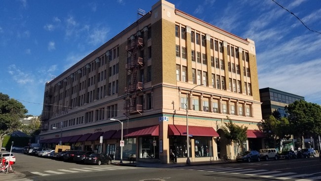 Edificio histórico de BPOE - 3005 Main St Unidad 507