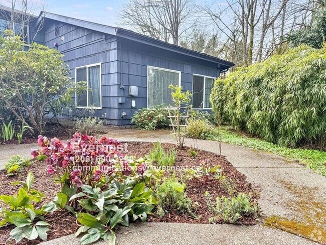 Building Photo - Charming 2-Bed, 2-Bath Apartment in a Conv...