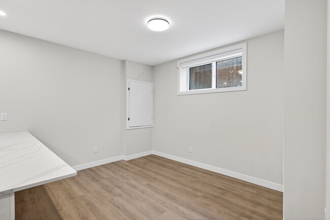 Photo - 10335-10135 135 St NW Unit Lower 4B