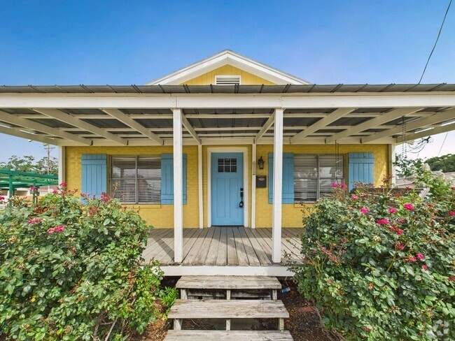 Building Photo - 4 Bedroom Home Near UL!