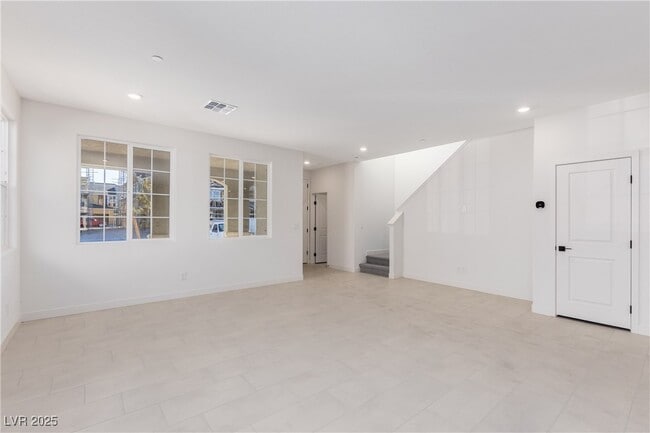 Photo - 2611 Aversa St