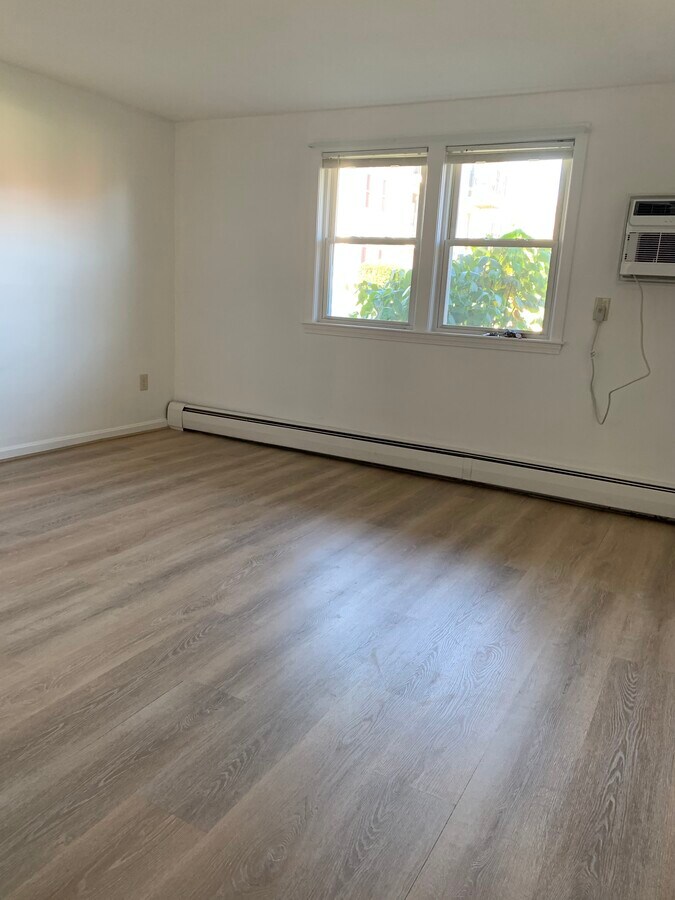 Photo - 135 Sterling St