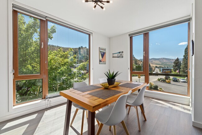 Photo - 2220 W Woodin Ave