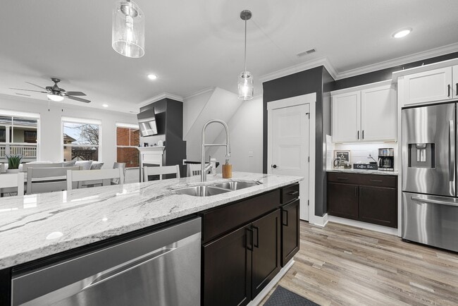 Photo - 127 E 8th Ave