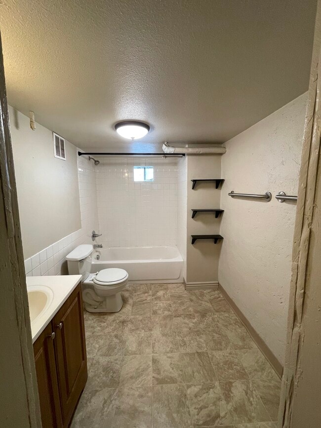 Photo - 729 W 9th Ave