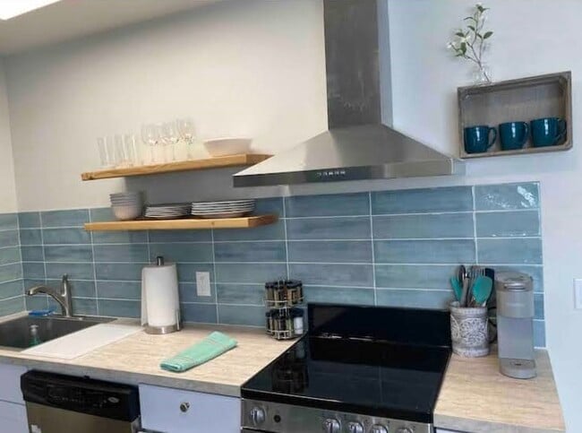 Photo - 2400 Washington St Unidad Studio3