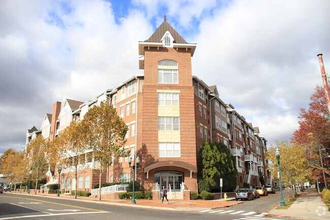 Building Photo - 35 W Broad St Unit 425 Rental