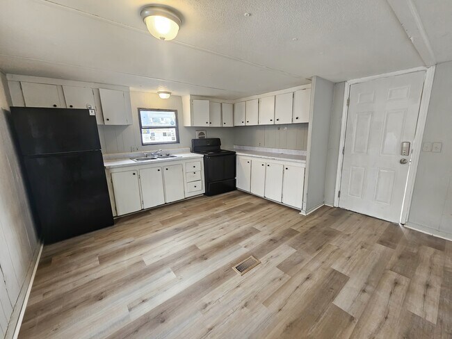 Photo - 412 McElhaney Rd