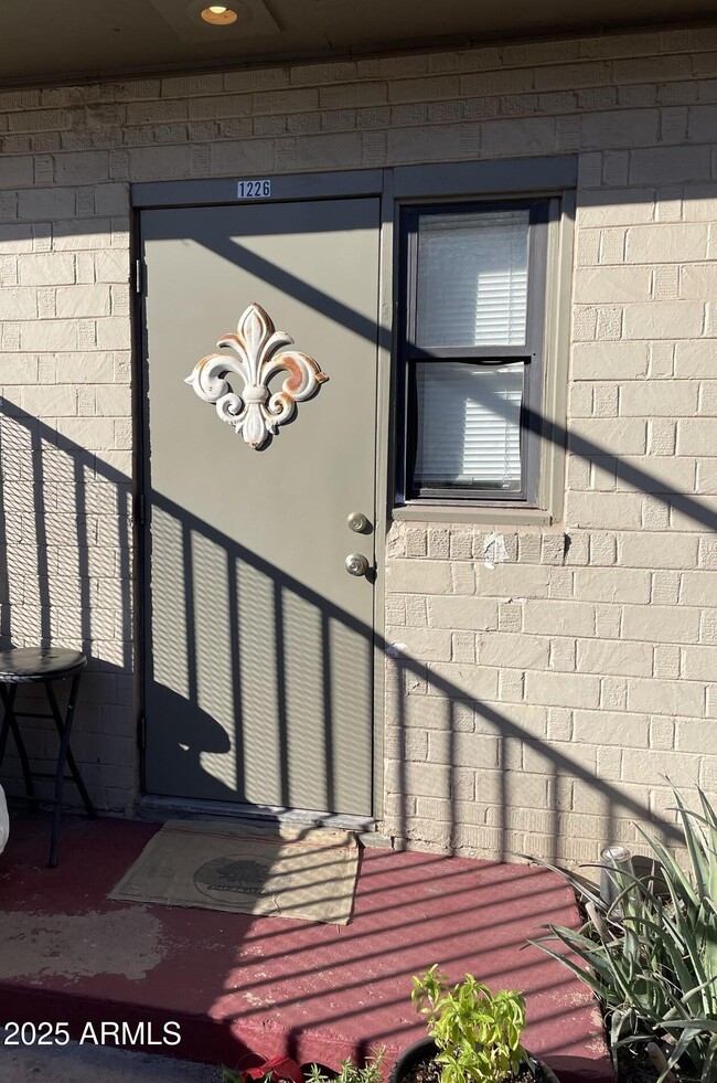 Building Photo - 1226 W Roosevelt St Rental