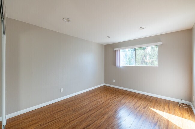 2BR, 2BA - 889SF - Bedroom