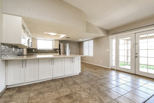 Photo - 1811 N Cheri Lynn Dr