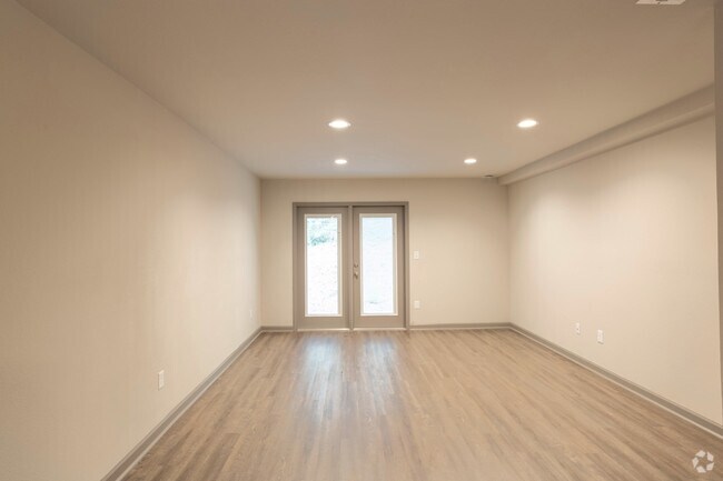 2 bed 1 bath Townhouse