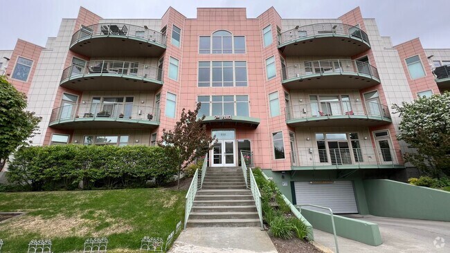 Building Photo - High End (2) Bedroom, (2.5) Bathroom Condo... Unit 102