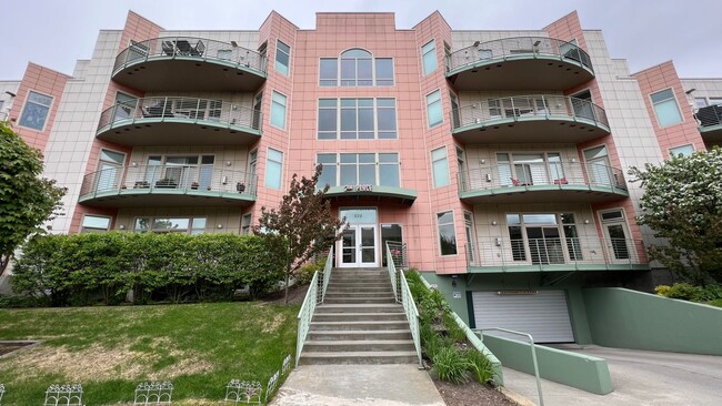 High End (2) Bedroom, (2.5) Bathroom Condo... - High End (2) Bedroom, (2.5) Bathroom Condo... Unit 102