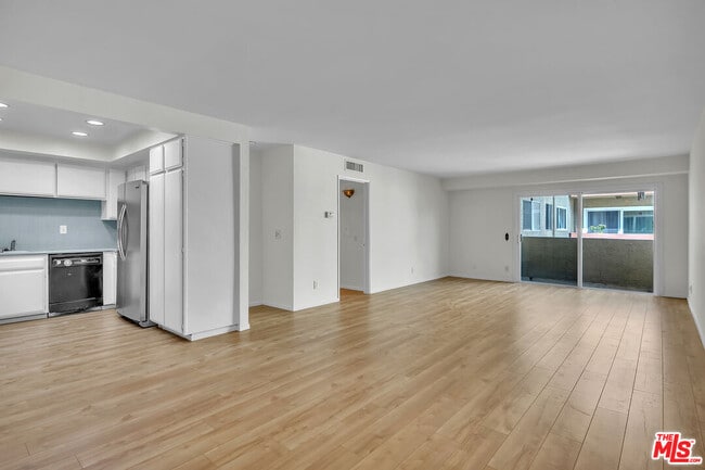 Photo - 620 N Kenwood St Unit 209