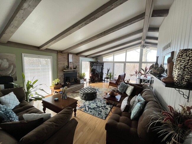 Spacious & Secluded 2BR/2BA Wauwatosa Sing... - Spacious & Secluded 2BR/2BA Wauwatosa Sing... Casa