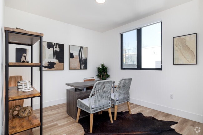 1BD, 1BA - 687SF - Bedroom