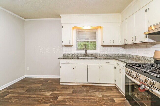 Photo - 610 Belfast Dr