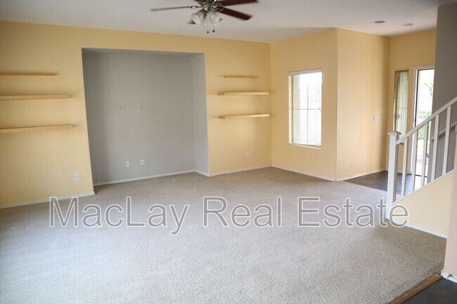 Photo - 1009 E Iris Dr