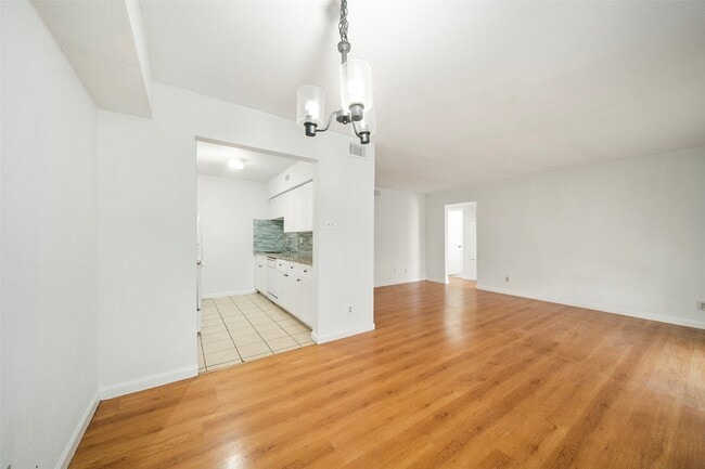 Building Photo - 6201 Ranchester Dr Unit 36