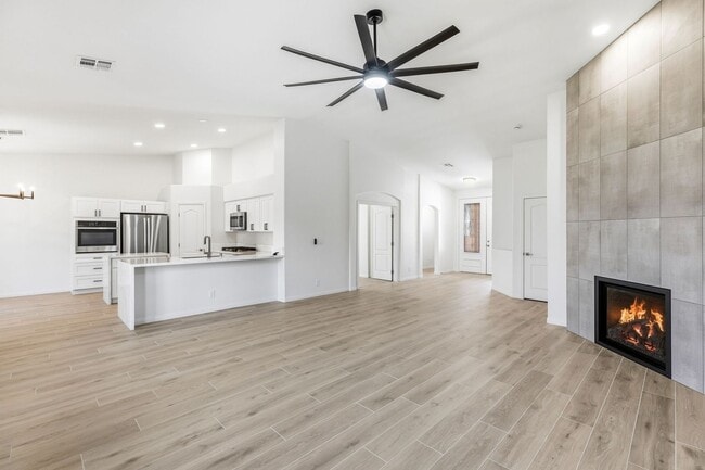 Building Photo - Beautiful Remodeled Single-Story Home W/ Pool in Southern Highlands