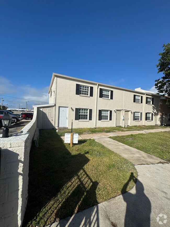 Building Photo - Centrally located in Merritt Island Rental