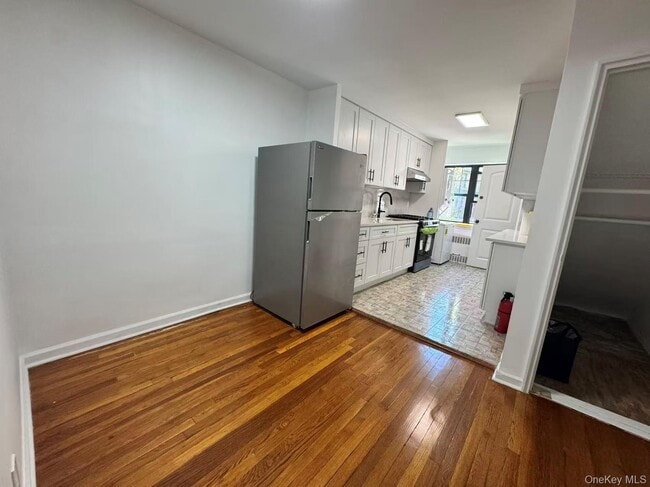 Photo - 190-20 Crocheron Ave