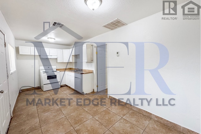 Building Photo - 1Bed/1Bath Apt at 16th St/Thomas Rd! -- NO HOA! FENCED-IN YARD! -- NO APPLICATION FEE!