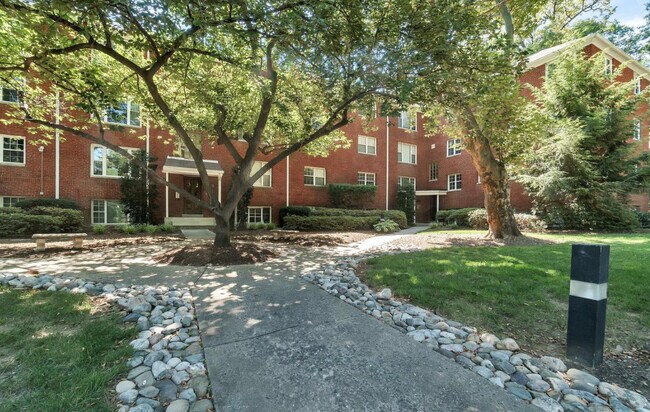 Photo - 1423 N Nash St