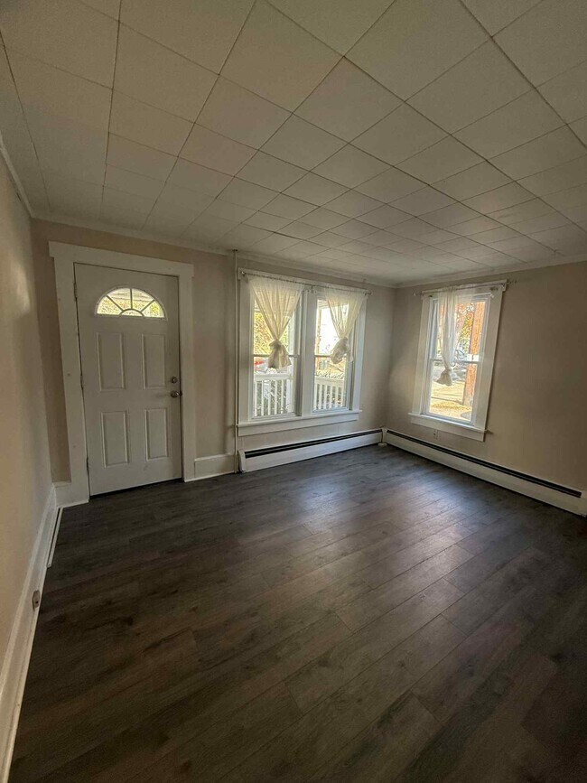 Photo - 522 E 4th St