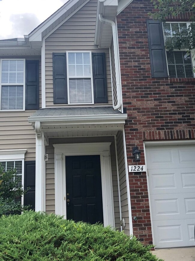 Photo - Available for immediate move in - Gorgeous...