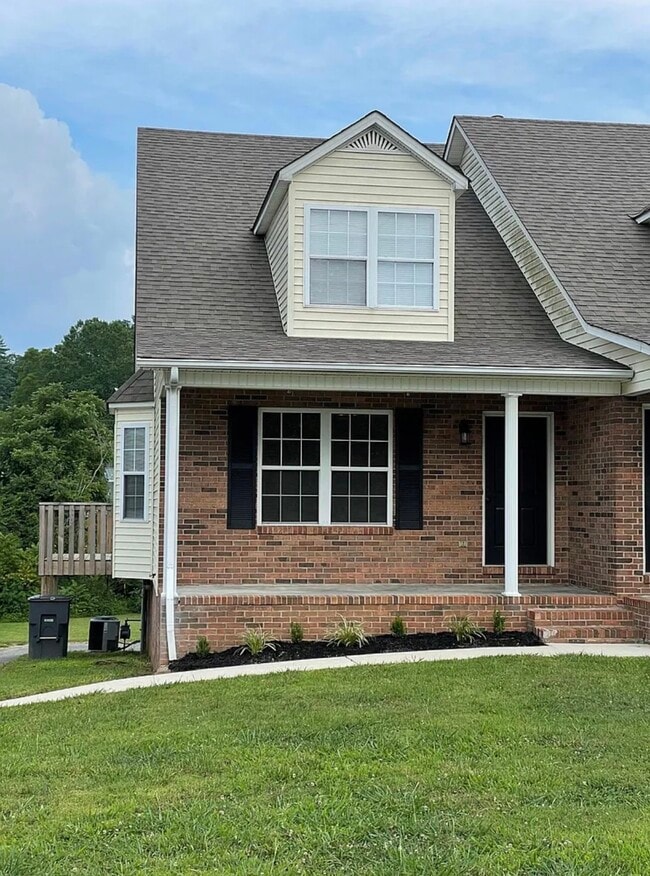 Building Photo - 928 Nottingham Dr