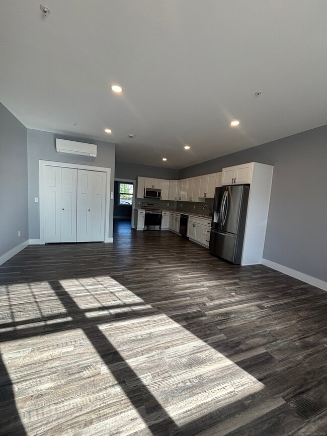 Photo - 303 Norwich-New London Turnpike