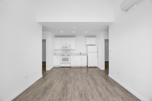 Photo - 572 N Cambridge St