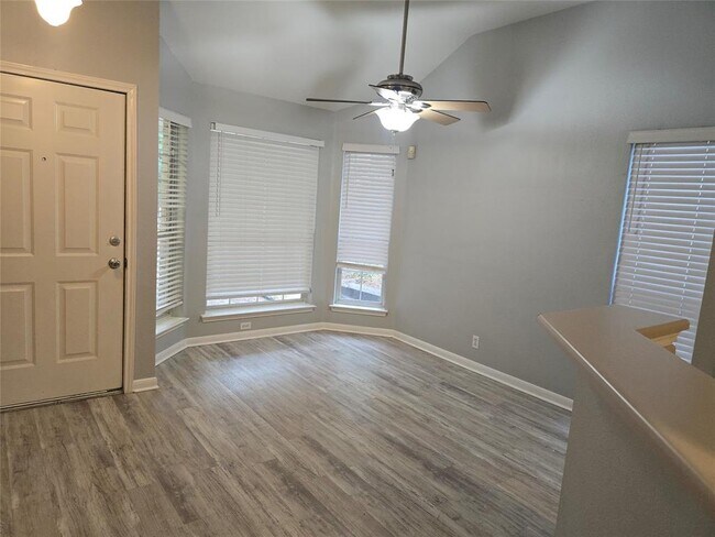 Photo - 4911 Edenbourgh Ln