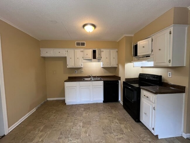 Photo - Renovated 3 Bedroom 1.5 Bath Home with 1 Car Garage for Rent!!