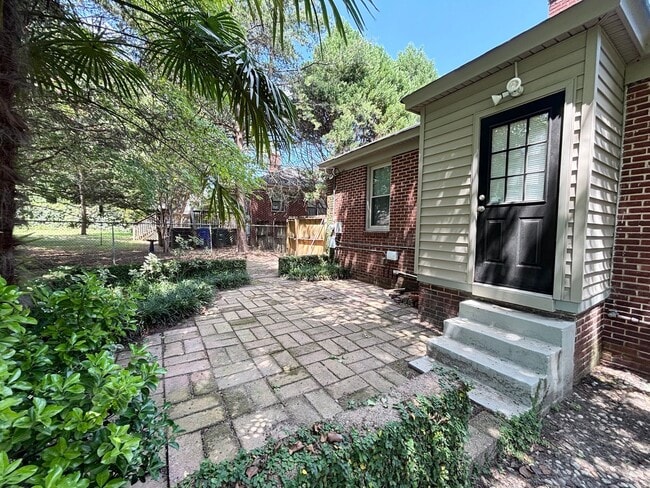 Photo - Cute Rosewood Bungalow