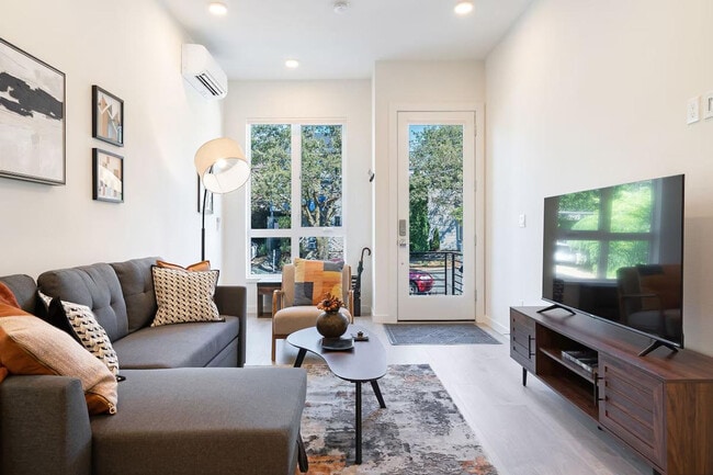 Building Photo - 1333 E Denny Way