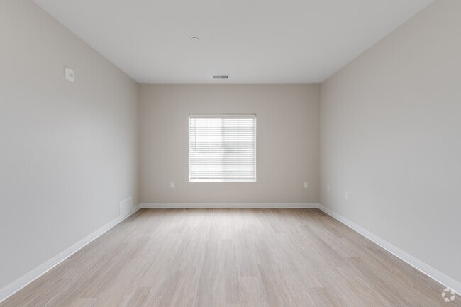 1 BR, 1 BA, 684 SF