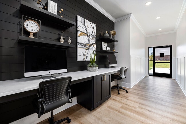 River Oaks Landing apartments — community photo