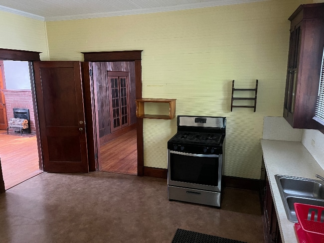 Photo - 710 W St Peter St